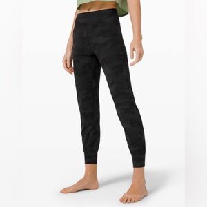 Lululemon Align Jogger 28"
Heritage 365 Camo Deep Coal Multi, size 6 NWT